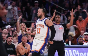 Os Knicks encerraram a seqüência de 11 vitórias consecutivas dos Spurs com uma onda inicial que levou a uma vitória decisiva por 114-89.