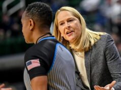 A técnica do Maryland, Brenda Frese, a estrela Oluchi Okananwa está envolvida na tensão, mas o momento de treinamento é inspirador.