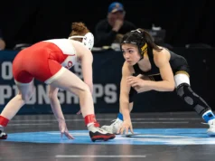 A luta livre feminina de Iowa está em segundo lugar no campeonato da NCAA após o primeiro dia