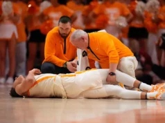 O tight end do Tennessee, Nate Ament, perderá o jogo de terça-feira na Carolina do Sul depois de machucar a perna contra o Alabama