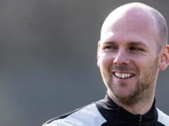 McLeish permanecerá como técnico do St Mirren até o final da temporada