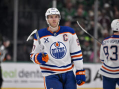 Connor McDavid ocupa ‘um lugar especial’ para o técnico canadense John Cooper