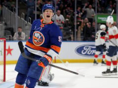 Os Islanders ficaram para trás logo no início, marcando cinco gols sem resposta na vitória por 5 a 2 sobre os Panteras