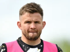 Hooker D of Wales começou pelos Dragons seis meses depois