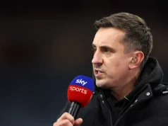 Gary Neville nomeia jogador do Chelsea que ‘consegue manter a cabeça erguida’ apesar da derrota do Arsenal