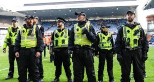 Rangers e Celtic reagem à desordem dos fãs da Old Firm