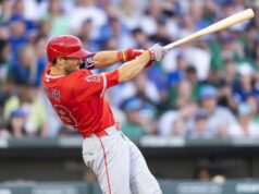 Os Angels recontrataram Chris Taylor para um contrato de liga secundária