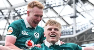 A Irlanda manteve vivas as esperanças de título ao derrotar a Escócia