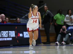 O basquete feminino de Nebraska domina Richmond 75-56