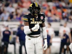 Missouri edge Zion Young é o mais recente em uma turnê Top 30 para conhecer os Titãs