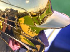 O beisebol de Notre Dame está quente, a regra de corrida é diferente na estreia em casa