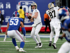 Atualização do mercado comercial de Derek Carr