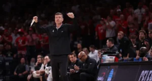 Perfil de treinador principal de Mark Byington para basquete UNC