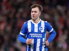Jack Hinshelwood assina novo contrato com Brighton