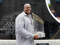 O membro do Hall da Fama, Frank Thomas, abre processo contra White Sox, Fanatics e Nike