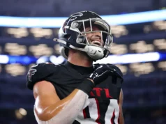 O ex-Falcons TE está assinando com os Panteras em regime de agência gratuita