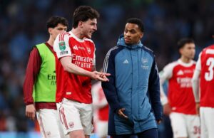 O zagueiro do Arsenal, Jurien Timber, está lutando contra a lesão na virilha que contraiu contra o Everton.