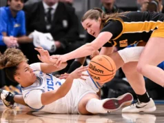 O número 2 da UCLA venceu o número 9 de Iowa por 96-45 pelo segundo título consecutivo do Big Ten Tournament feminino