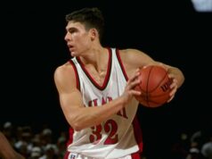 Revisitando a carreira de jogador de Wally Szarbiak em Miami (OH): O que saber sobre a corrida dos Redhawks de 1999 para o Sweet 16