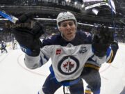 Três jogadores foram negociados com os Sabres no prazo após a recusa de Parayko