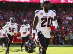 Os texanos estão lançando S. Jimmy Ward