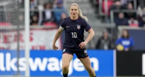 A capitã do USWNT, Lindsay Heaps, junta-se aos homens da Blazer Media Network com seu próprio programa no The Women’s Game chamado “The Captain”.