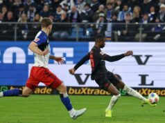 Leverkusen derrota Hamburgo e mantém contato com os quatro primeiros