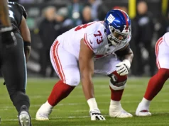 Surpresa! O New York Giants está recontratando Evan Neal com um contrato de um ano