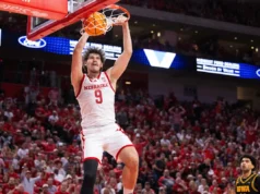 Cal Jacobsen marcou 15 e 9º. Nebraska venceu Iowa por 84 a 75 na prorrogação, depois de perder a vantagem no final.