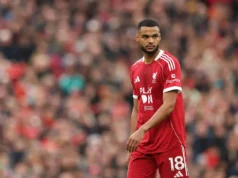 “Ele é um alvo fácil” – os torcedores do Liverpool dizem que são muito duros com esse jogador