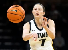 A guarda de basquete feminino de Iowa, Addie Deal, está entrando no portal de transferências