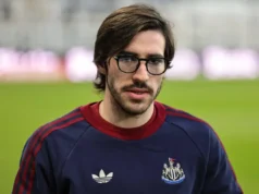 CEO do Newcastle United, Pep Guardiola e Sandro Tonali, transferem mensagem para o Manchester City