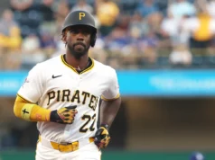 Os Texas Rangers estão oferecendo a Andrew McCutchen um cargo de meio período