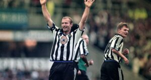 Qual jogador de futebol marcou mais gols e assistências na era da Premier League?