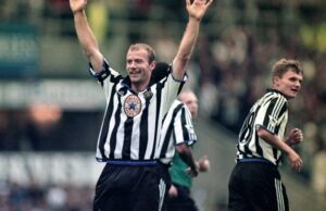 Qual jogador de futebol marcou mais gols e assistências na era da Premier League?