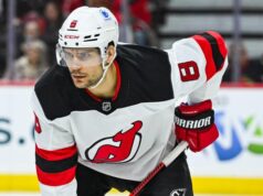 Os Bruins estão supostamente interessados em dois defensores dos Devils