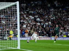 📸 Basta um passe: o goleiro do Real corta a cidade