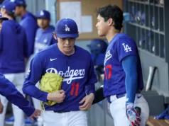 O arremessador dos Dodgers, Rocky Sasaki, teve dificuldades em um início de exibição contra os Angels
