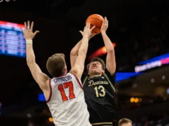 A número 13 da Virgínia ganha a segunda posição no ACC com vitória por 75-70 sobre Wake Forest