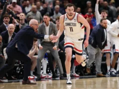 Confronto de sangue azul: depois que UConn sobrevive ao rali furioso de MSU, um confronto de Duke o aguarda com uma oferta dos Quatro Finais em jogo