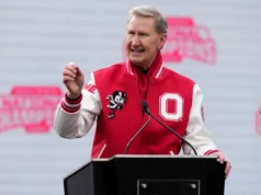 O presidente do estado de Ohio, Ted Carter, crítico do modelo NIL dos esportes universitários, renuncia após mandato de 2 anos