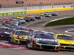 NASCAR suspende dois membros da tripulação após o volante de Ross Chastain cair durante a corrida da Cup Series no COTA