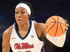 O atual técnico Yo questiona depois que Coty McMahon cometeu uma falta na derrota de Ole Miss no March Madness