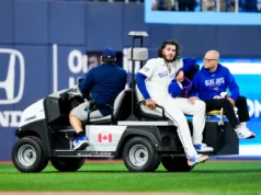 O arremessador de Rockies x Blue Jays, Cody Pons, saiu após uma lesão no joelho no primeiro jogo da MLB desde 2021