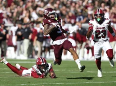 O wide receiver júnior do Texas A&M deixou o treino de primavera com uma lesão