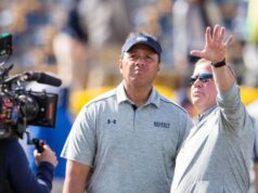 Brian Kelly se lembra da demolição de um complexo de apartamentos para uma casa de sonho em Notre Dame