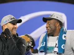 Nick Siriani, GM dos Eagles, Howie Roseman, dá a mesma resposta indiferente aos rumores comerciais de AJ Brown