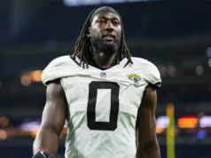 Os Panthers estão supostamente contratando o linebacker All-Pro Devin Lloyd dos Jaguars