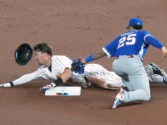 Seiya Suzuki voltou ao treinamento de primavera com os Cubs depois de machucar o joelho no Clássico Mundial de Beisebol