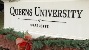 O time masculino de basquete da Queens University fez história com uma candidatura ao torneio da NCAA